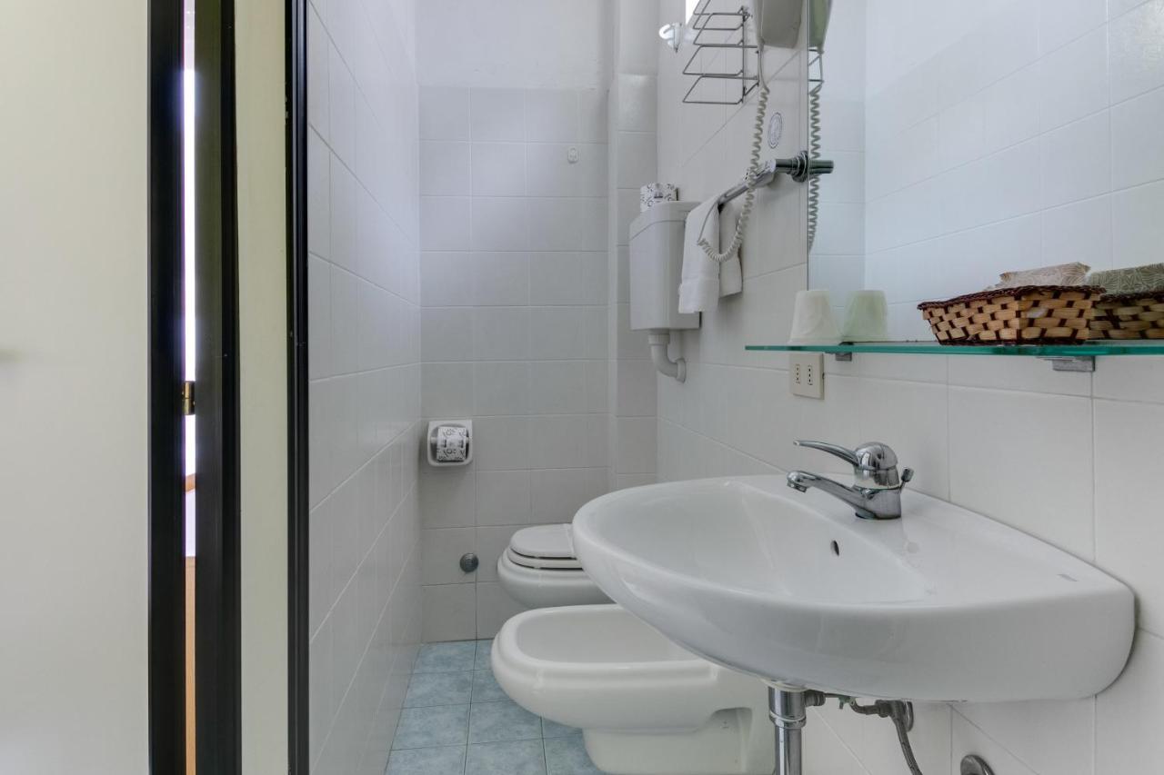 Hotel Villa Merope Ρίμινι Εξωτερικό φωτογραφία