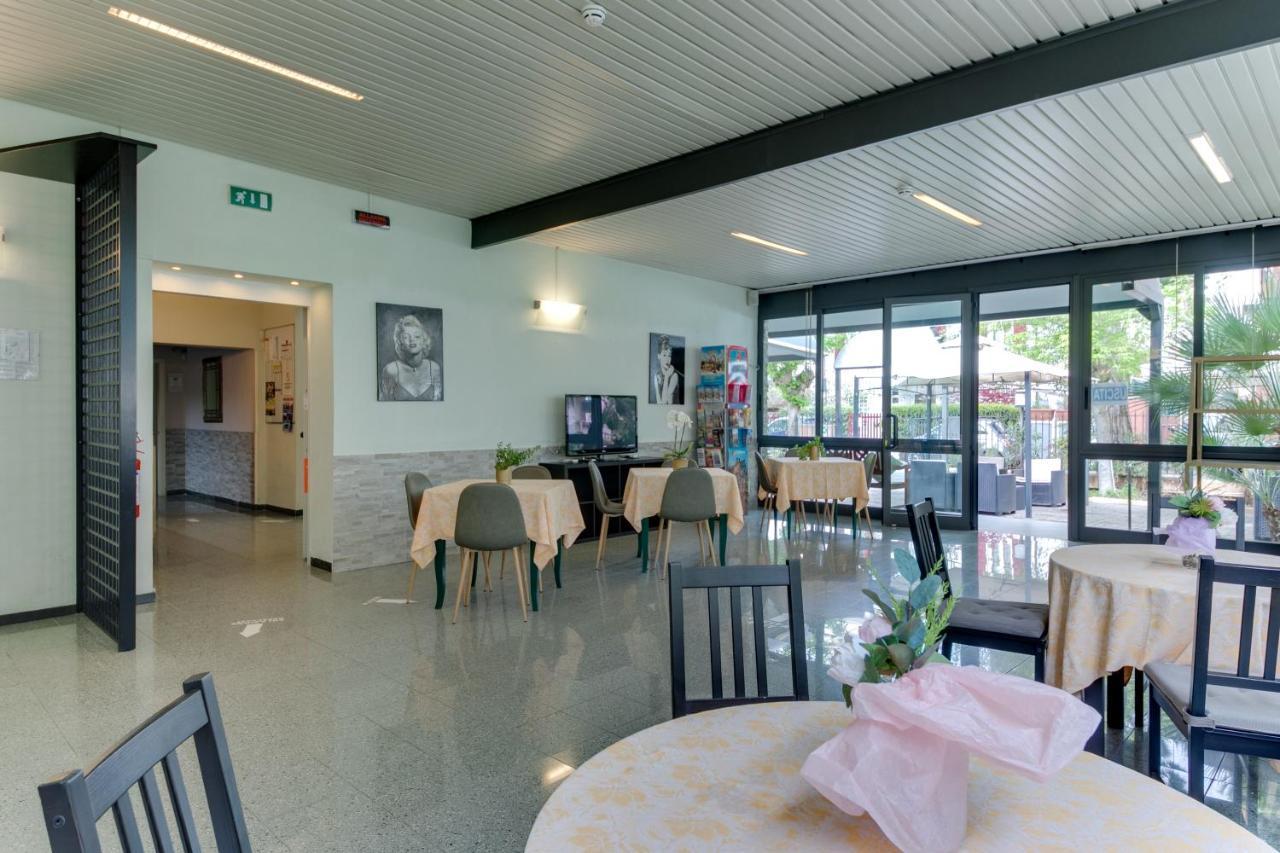 Hotel Villa Merope Ρίμινι Εξωτερικό φωτογραφία