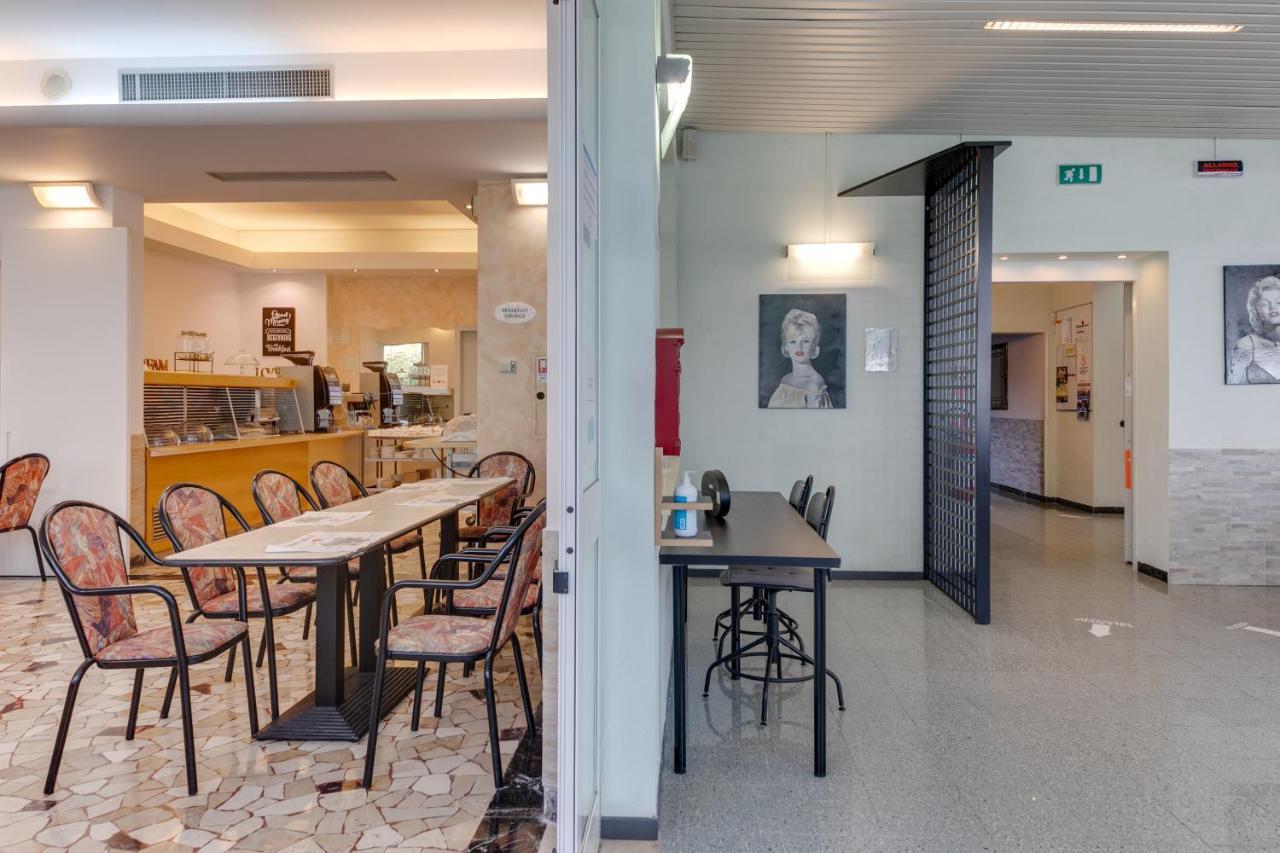 Hotel Villa Merope Ρίμινι Εξωτερικό φωτογραφία