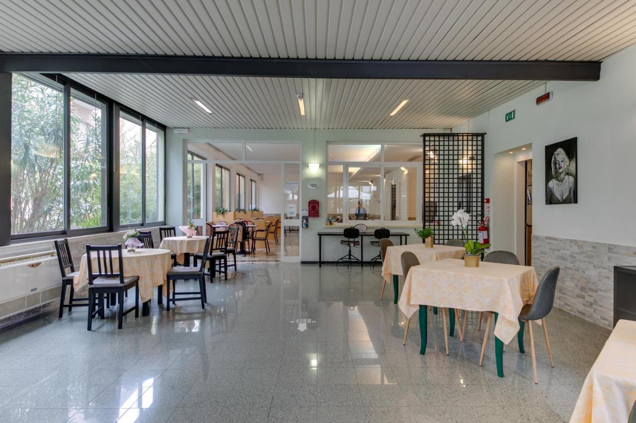 Hotel Villa Merope Ρίμινι Εξωτερικό φωτογραφία