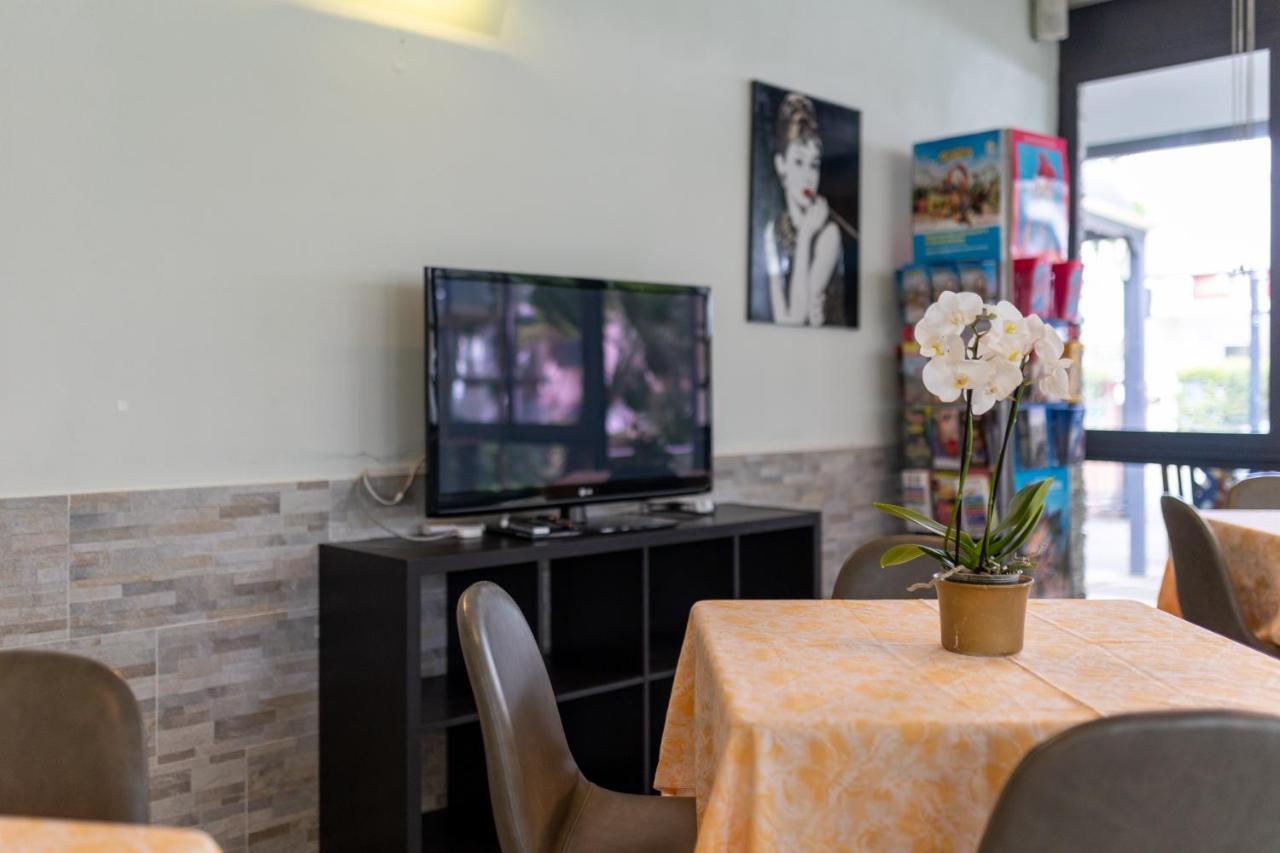 Hotel Villa Merope Ρίμινι Εξωτερικό φωτογραφία
