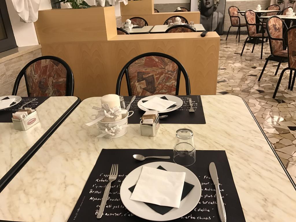 Hotel Villa Merope Ρίμινι Εξωτερικό φωτογραφία